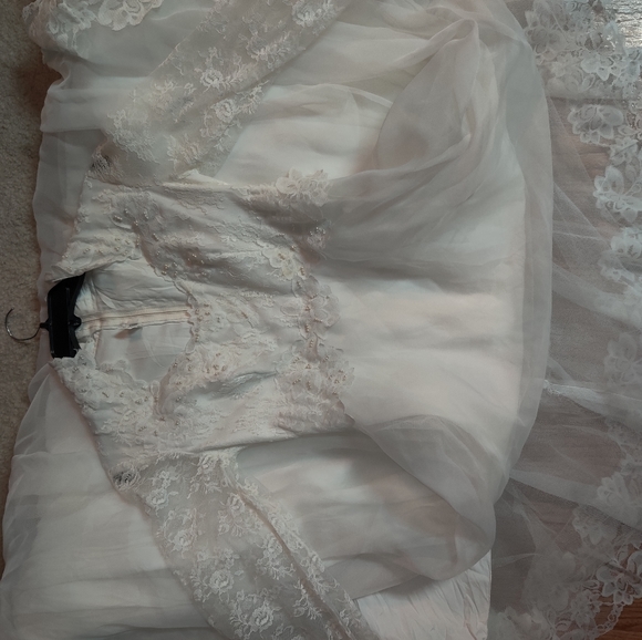 Vintage Lace Wedding Dress - Picture 13 of 14
